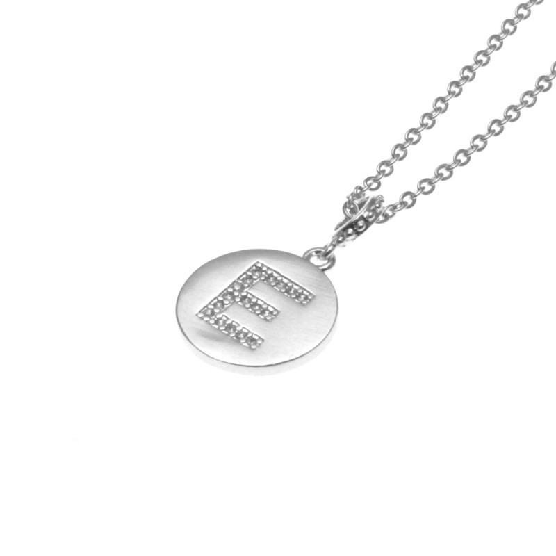 collana con ciondolo lettera e in acciaio con strass