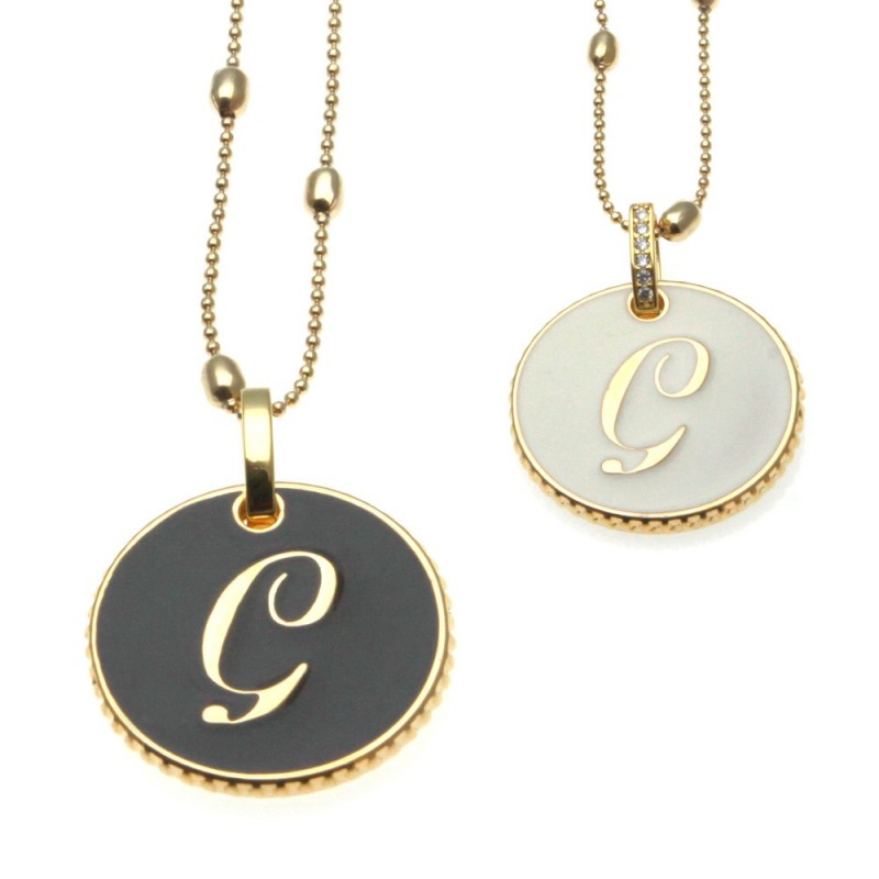 collana con lettera g in bronzo e smalto
