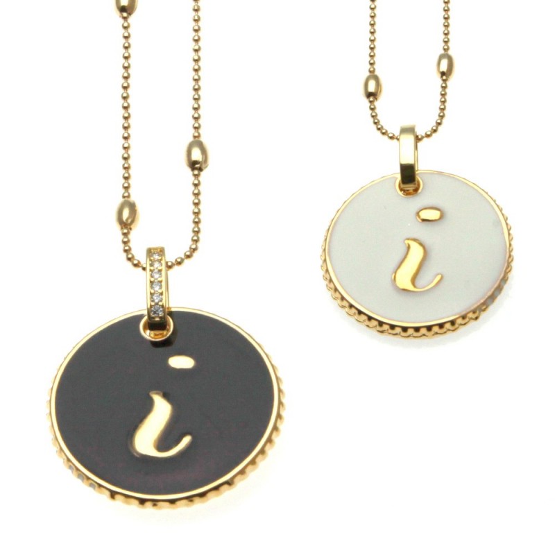 collana con lettera i in bronzo e smalto