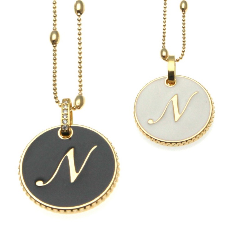 collana con lettera n in bronzo e smalto
