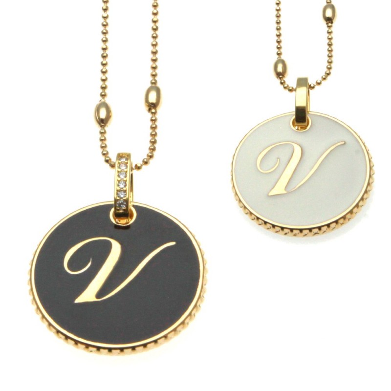 collana con lettera v in bronzo e smalto