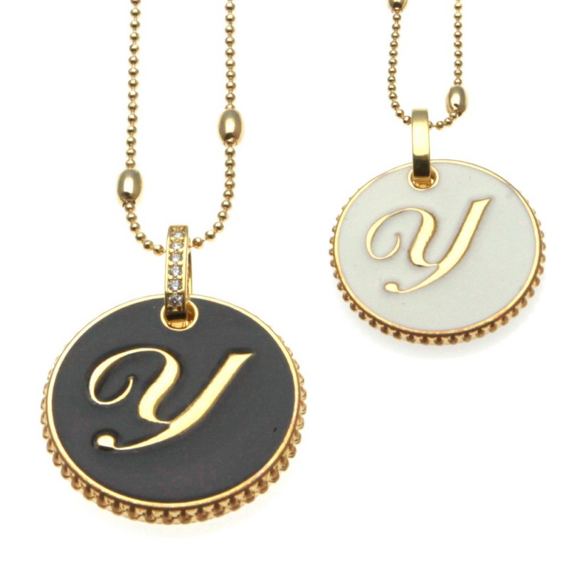 collana con lettera y in bronzo e smalto