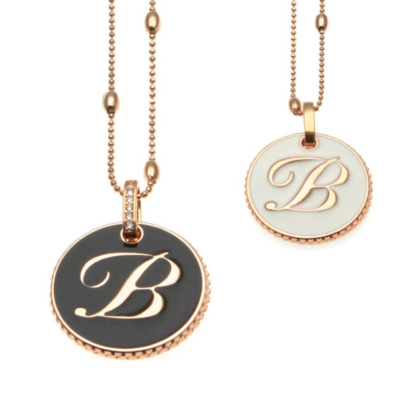 collana con lettera b in bronzo e smalto