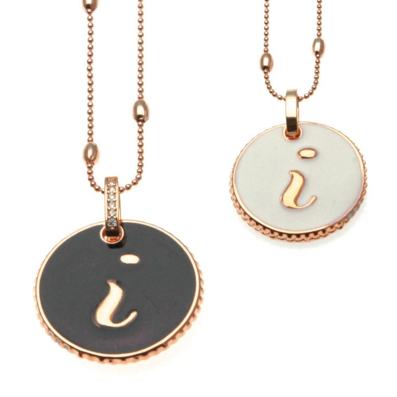 collana con lettera i in bronzo e smalto