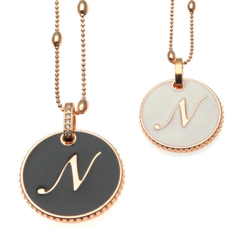 collana con lettera n in bronzo e smalto