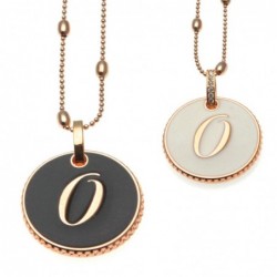 collana con lettera o in bronzo e smalto