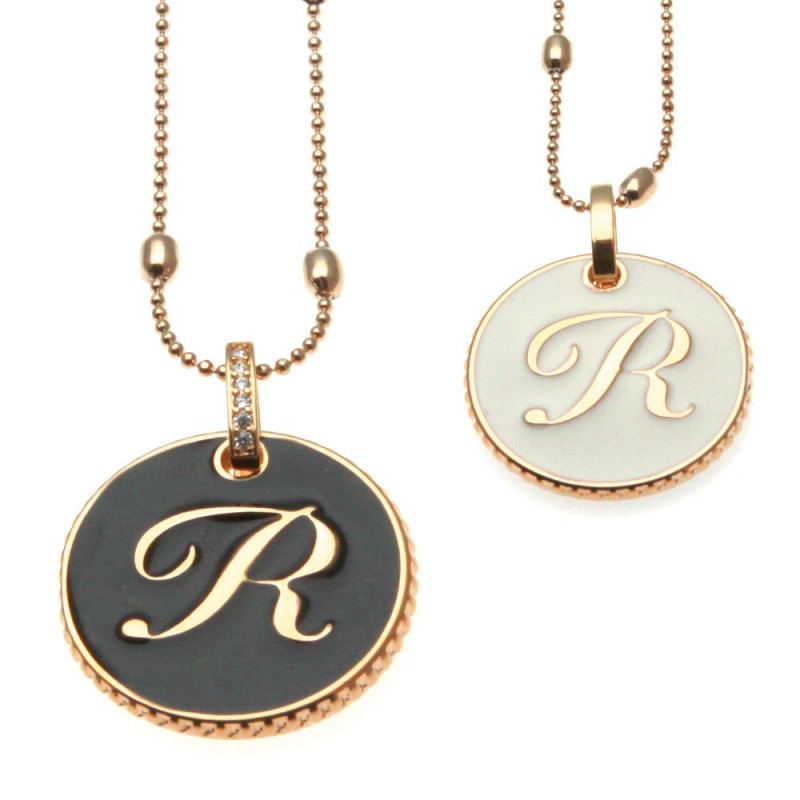 collana con lettera r in bronzo e smalto