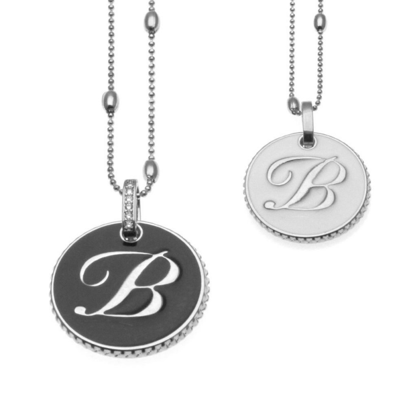 collana con lettera b in bronzo e smalto