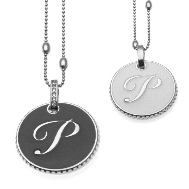 collana con lettera p in bronzo e smalto