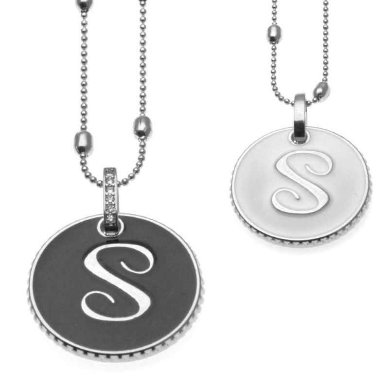 collana con lettera s in bronzo e smalto