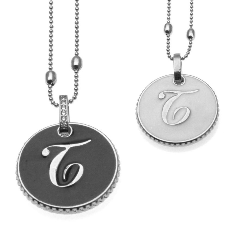 collana con lettera t in bronzo e smalto